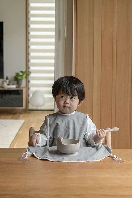 SAMOE × blancoコラボお食事エプロン メインイメージ